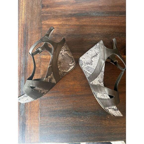 Kenneth Cole “Got Sole” bronze wedge - Picture 2 of 9